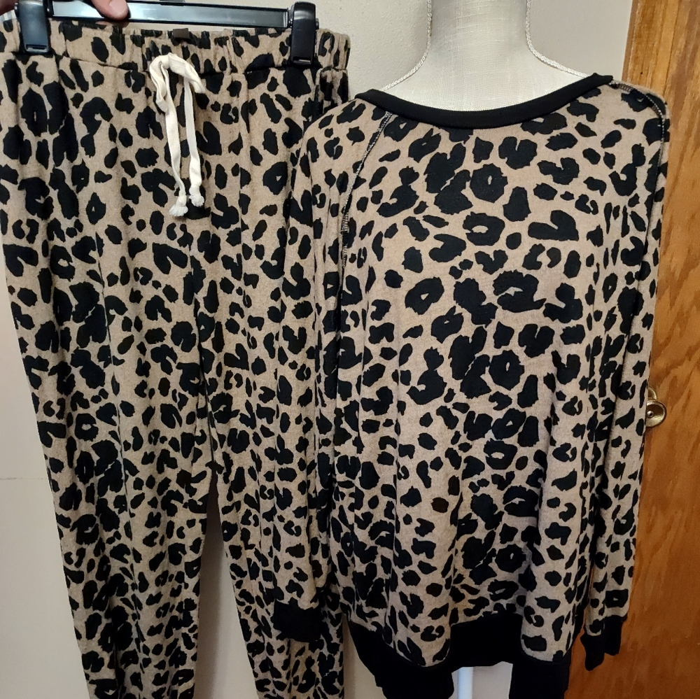 Honey me Curvy Lounge Set  Leopard Print Size XL